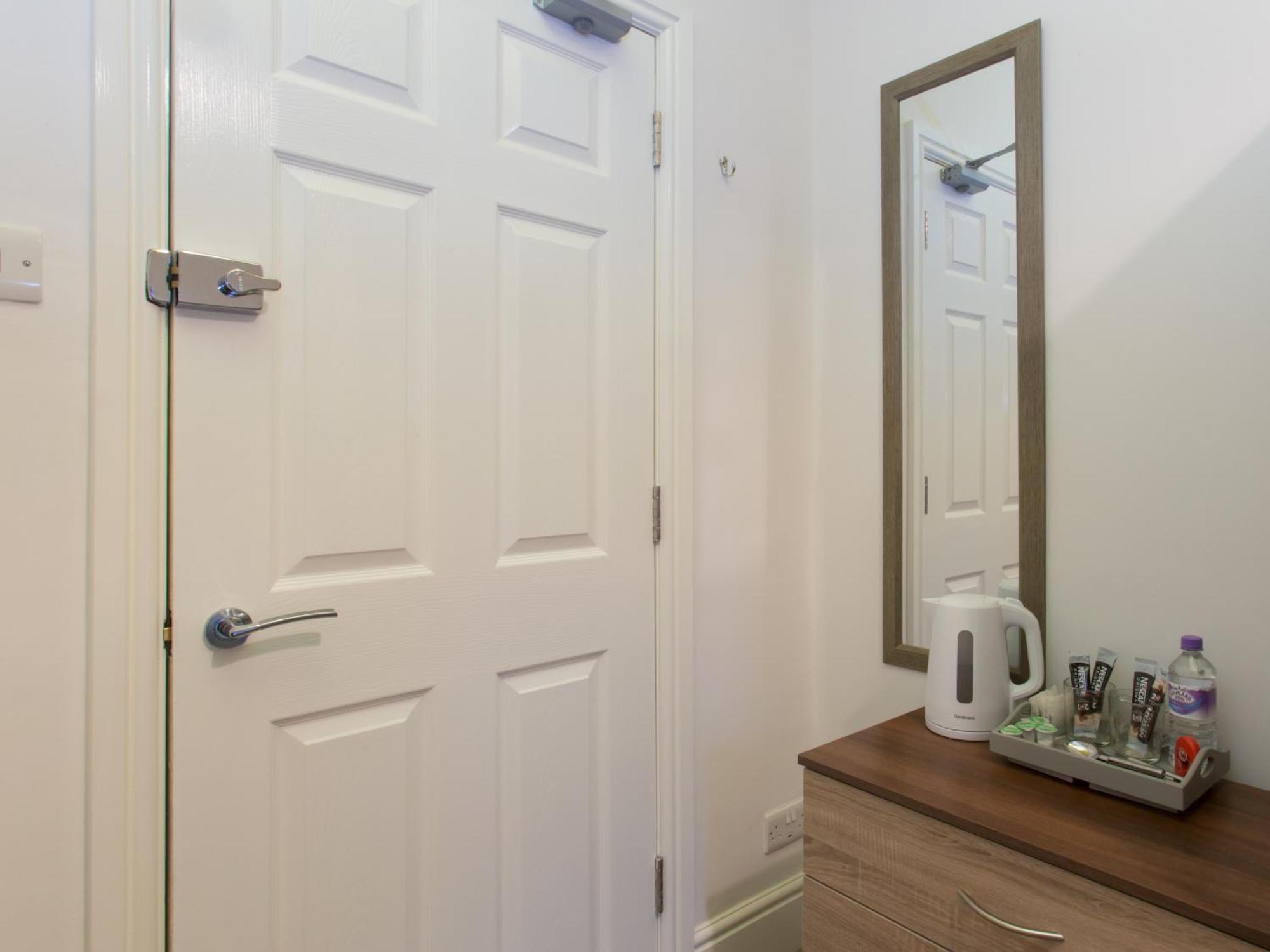 Townhouse @ West Avenue Crewe Bed & Breakfast Room photo